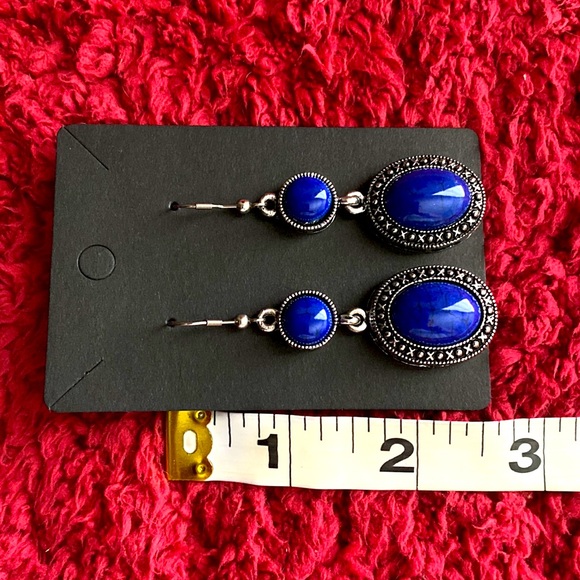 NWOT “Blue 💙 Faux Stones Silvertone Dangle Earrings” - Picture 5 of 8